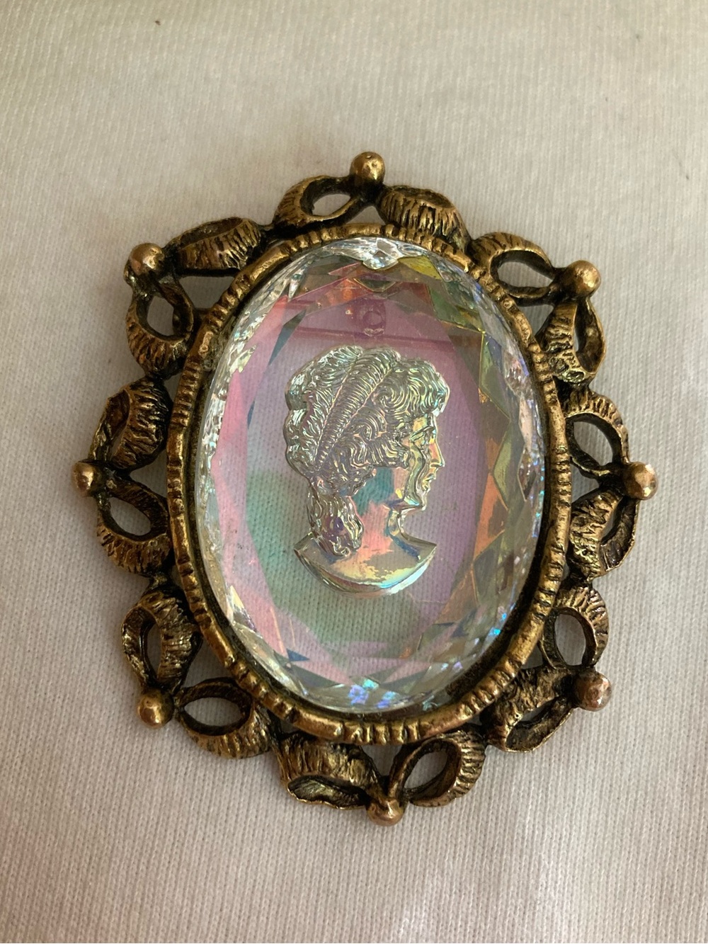 Reversed Carved Intaglio Rainbow Faceted Cameo Vintage Brooch